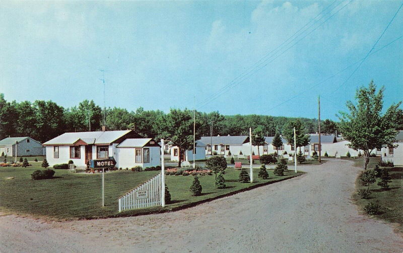 Parkview Tourist Court - Vintage Postcard (newer photo)